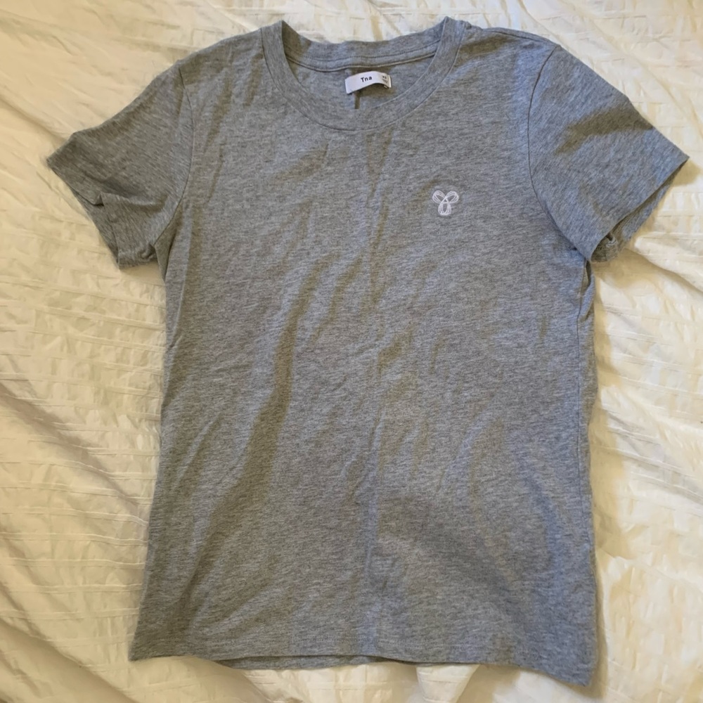 ✨3/$25✨TNA Grey Mainland T-shirt